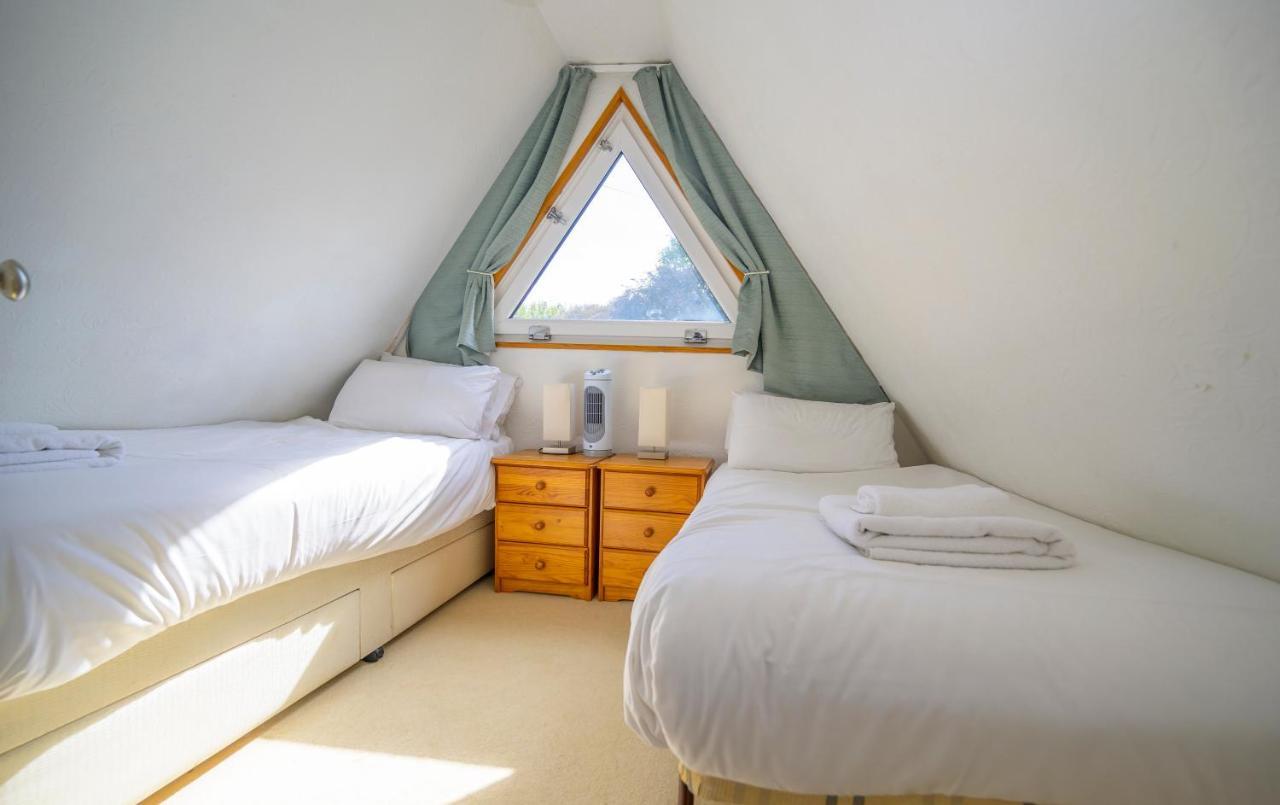Escape To A Clifftop Chalet With Pool And Tennis Onsite - 1A Kingsdown Holiday Park Esterno foto